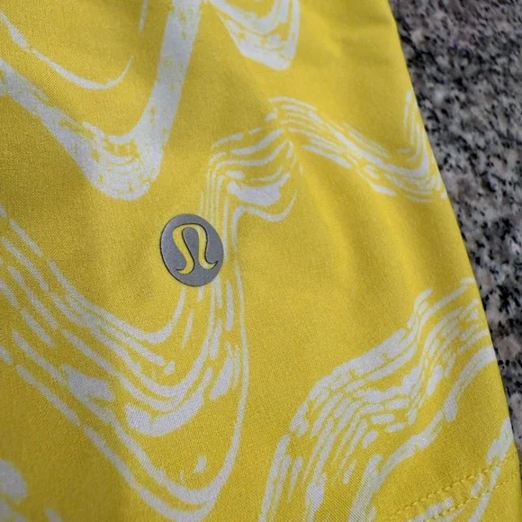 Lululemon pace breaker 5in Shorts - Picture 5 of 10